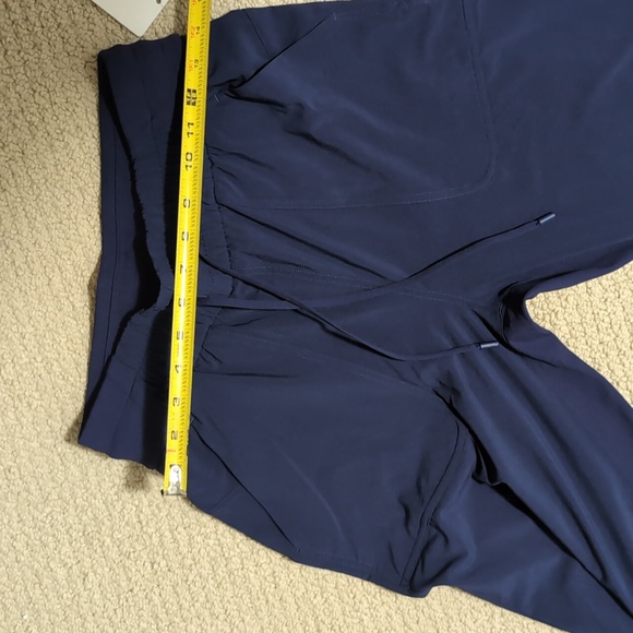 New Lululemon Beyond the Studio HR Crop - Picture 9 of 9